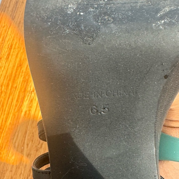 Steve Madden Black Strappy Platform Sandal - Picture 5 of 5